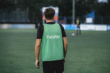TA：FIFA将处罚猛烈批评裁判的教练和球员，世界杯后处罚落地（配图示意）